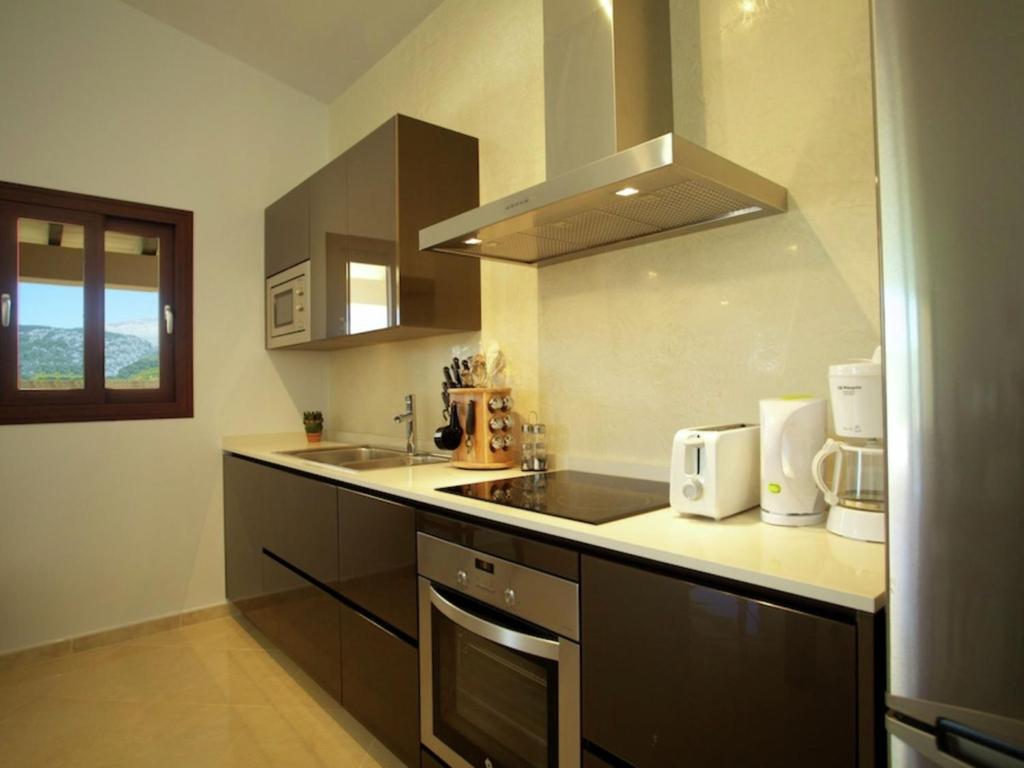 A kitchen or kitchenette at Belvilla by OYO Can Melis