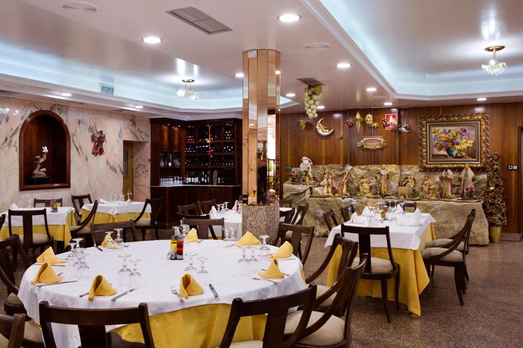 Restaurace v ubytování Hotel Marivella