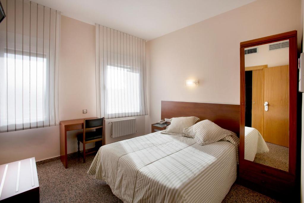 Postel nebo postele na pokoji v ubytování Hotel Marivella