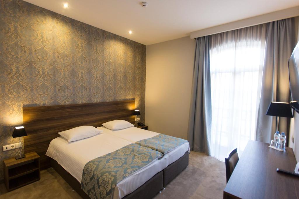 Postel nebo postele na pokoji v ubytování Old Meidan Tbilisi By Urban Hotels