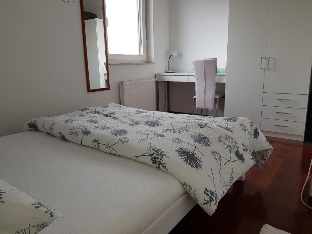 Łóżko lub łóżka w pokoju w obiekcie Apartman Maksimir Lux Zagreb-145m2