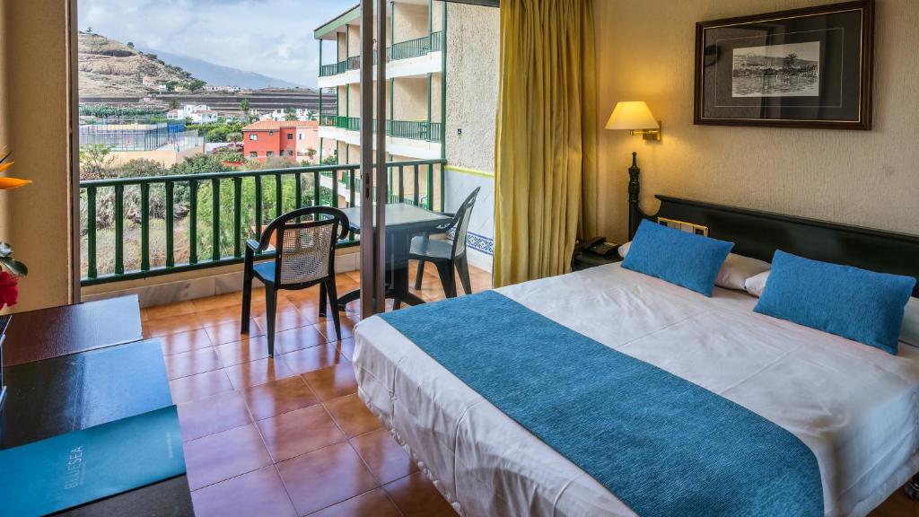 Postel nebo postele na pokoji v ubytování BLUESEA Costa Jardin & Spa