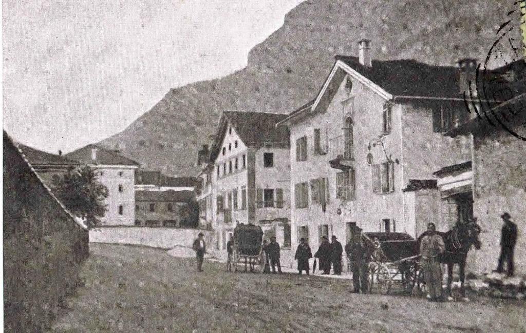 Nespecifikovaný výhled na hory nebo výhled na hory při pohledu z hotelu