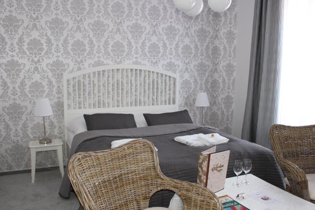 Łóżko lub łóżka w pokoju w obiekcie Hotel Amadeus