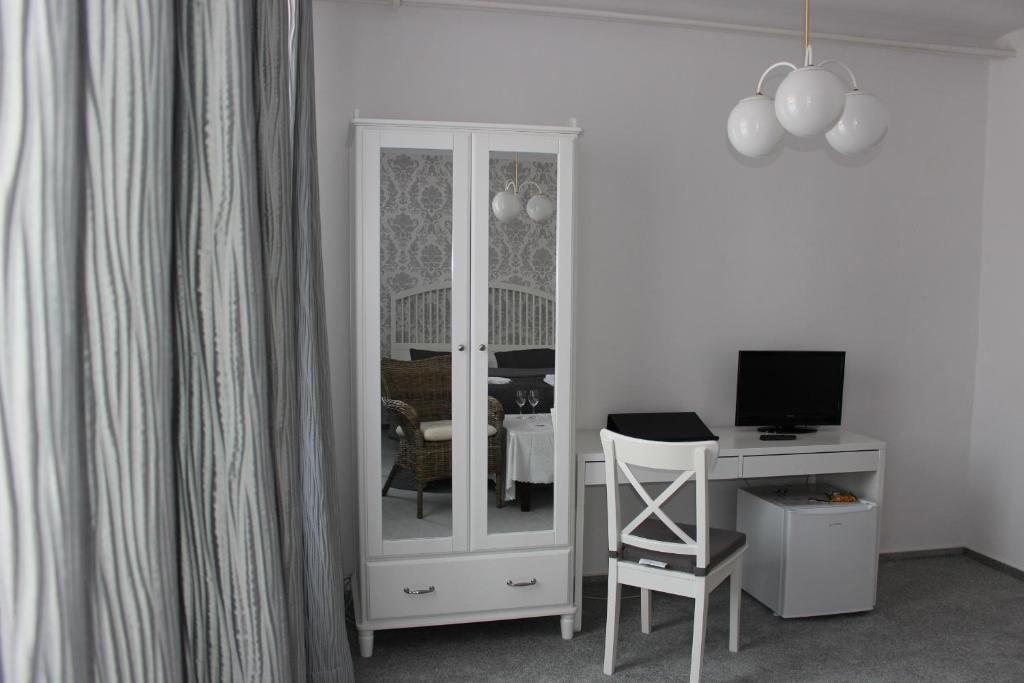 Telewizja i/lub zestaw kina domowego w obiekcie Hotel Amadeus