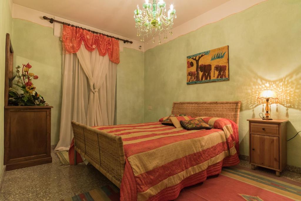 A bed or beds in a room at Hotel & Residence Corona Grossa Balangero