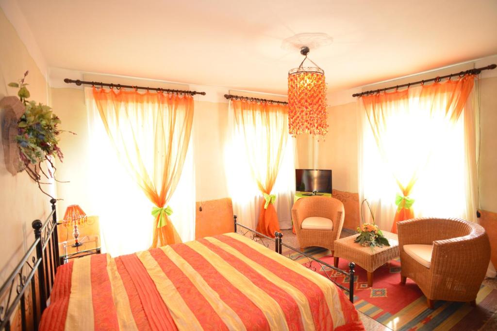 A bed or beds in a room at Hotel & Residence Corona Grossa Balangero
