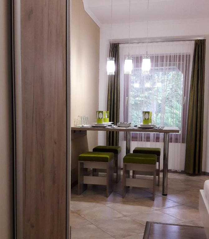 RP FitLife Stúdió és Vendégház - Salle Familiale Avec Vue Sur Le Jardin