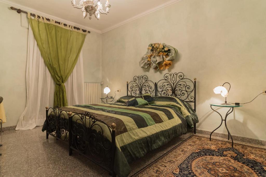 A bed or beds in a room at Hotel & Residence Corona Grossa Balangero