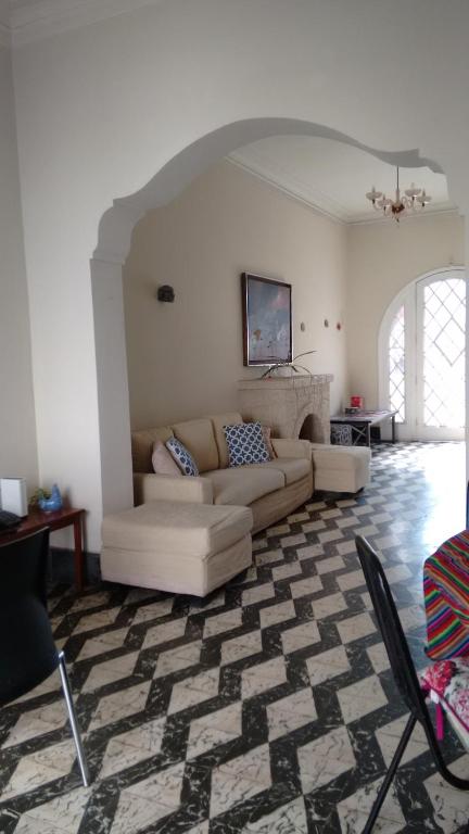 Posezení v ubytování Cozy and Comfortable Home in MIRAFLORES