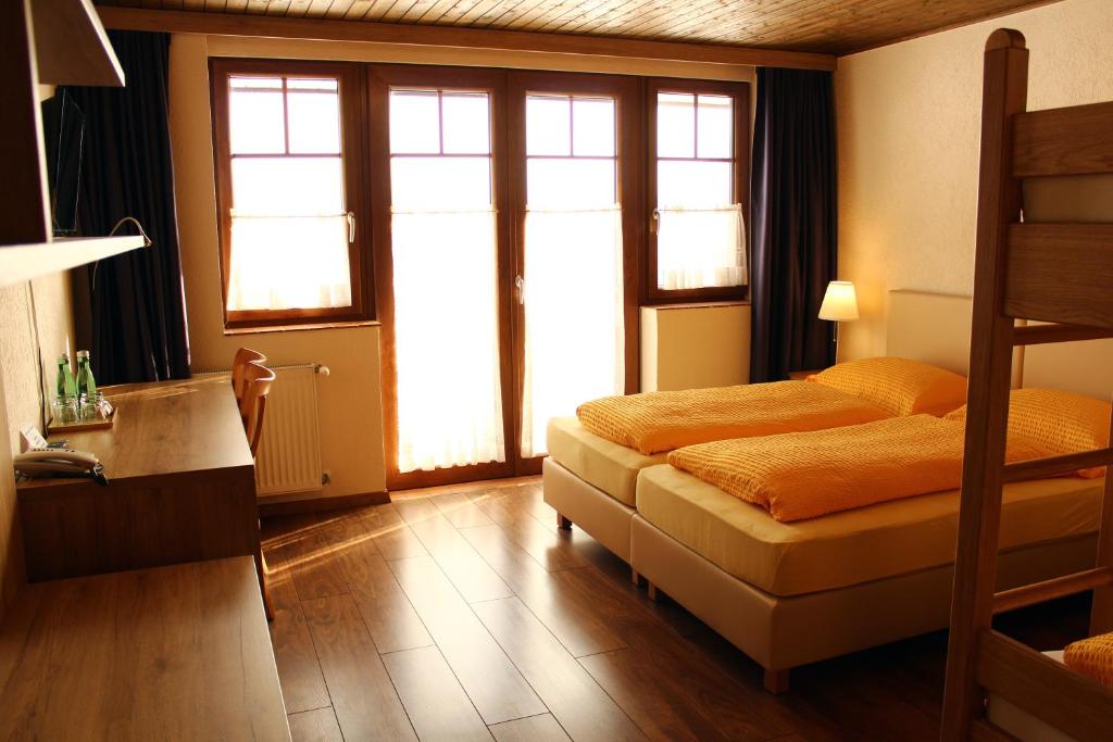 Postel nebo postele na pokoji v ubytování Hotel Sonnenhof