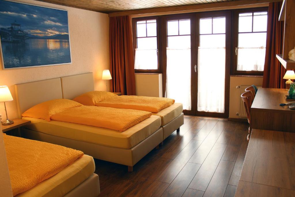 Postel nebo postele na pokoji v ubytování Hotel Sonnenhof