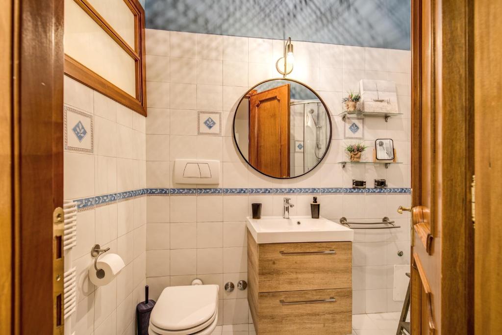 Kopalnica v nastanitvi Spanish Steps Miracle Suite