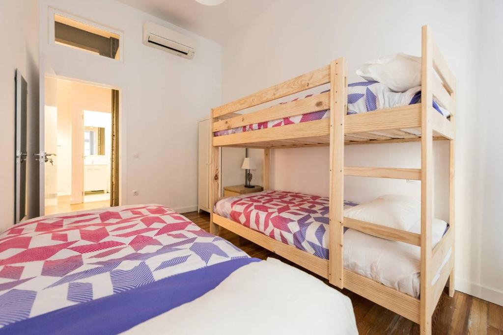 Postel nebo postele na pokoji v ubytování M&F Gran Via 3 Hab