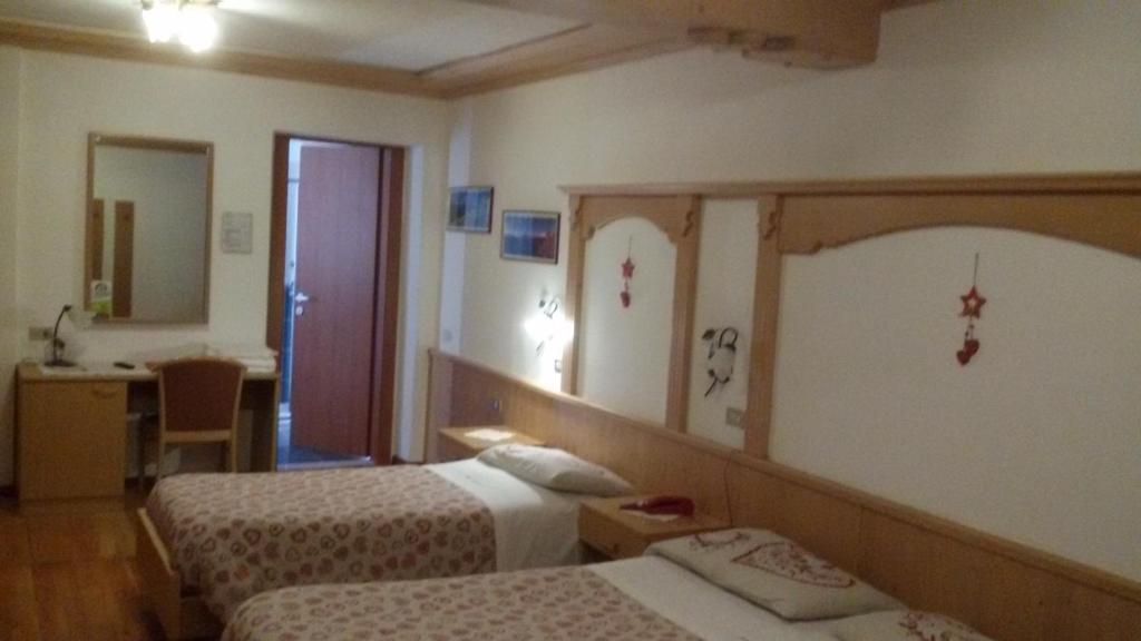Postel nebo postele na pokoji v ubytování Hotel Edelweiss