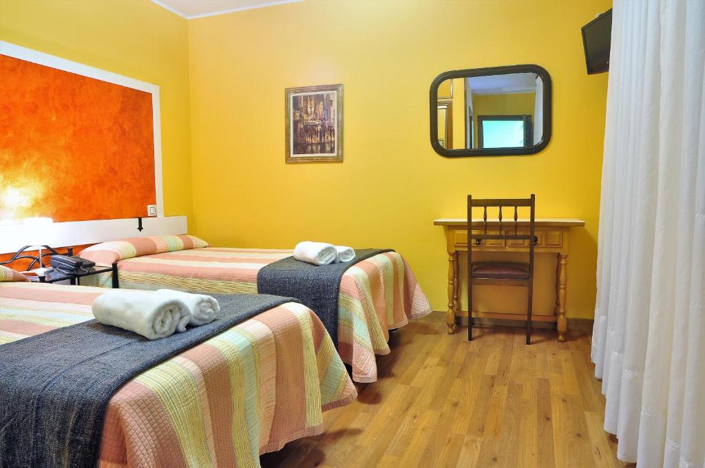 Postel nebo postele na pokoji v ubytování Hostal Europa