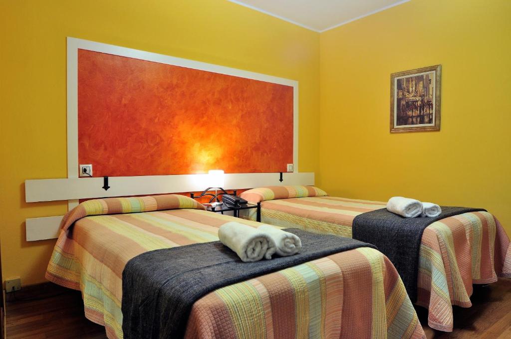 Postel nebo postele na pokoji v ubytování Hostal Europa