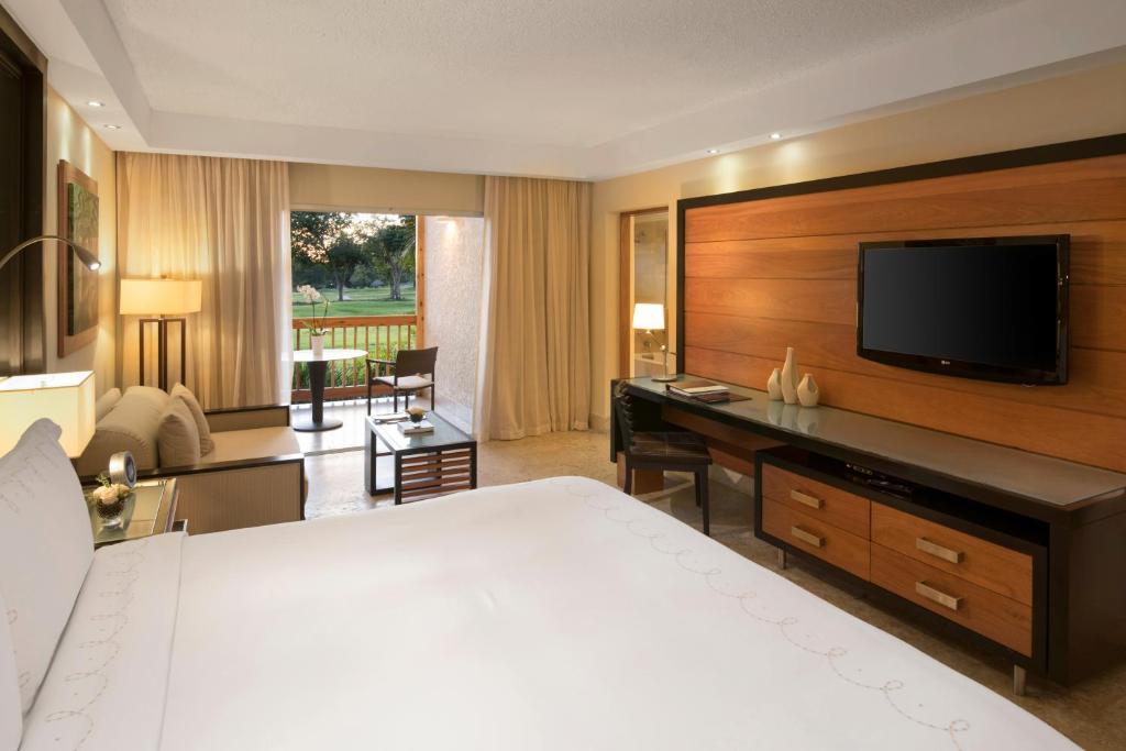 TV a/nebo společenská místnost v ubytování Casa de Campo Resort & Villas