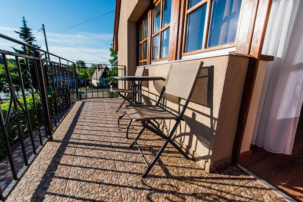 Balkón nebo terasa v ubytování Shubu Zen Vendégház