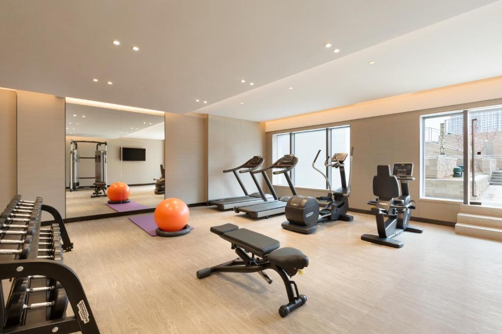 Fitness centrum a/nebo fitness zařízení v ubytování Hyatt Place Zhuhai Jinshi