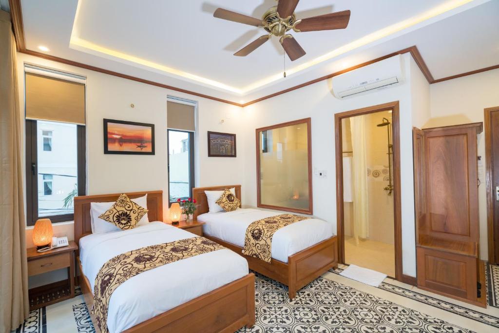 Postel nebo postele na pokoji v ubytování Hoi An Discovery Villa
