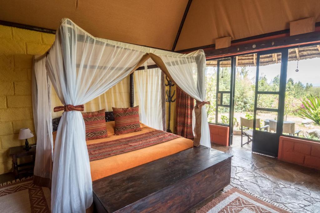 Postel nebo postele na pokoji v ubytování Rhino Watch Safarilodge