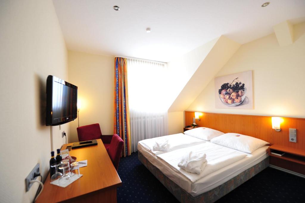 Postel nebo postele na pokoji v ubytování Frühlings-Hotel