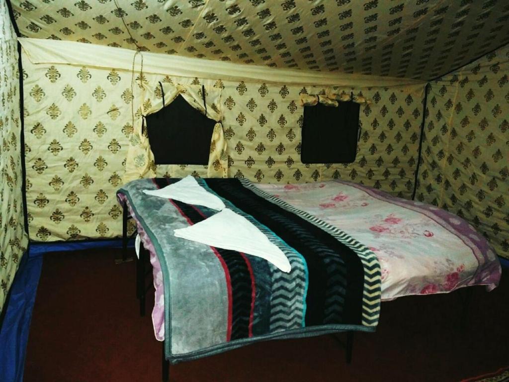 Postel nebo postele na pokoji v ubytování Pangong Delight Camps and Cottages