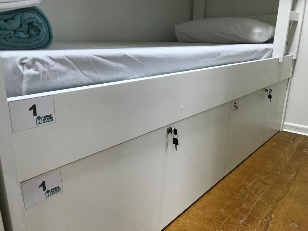  Home in Box Hostel