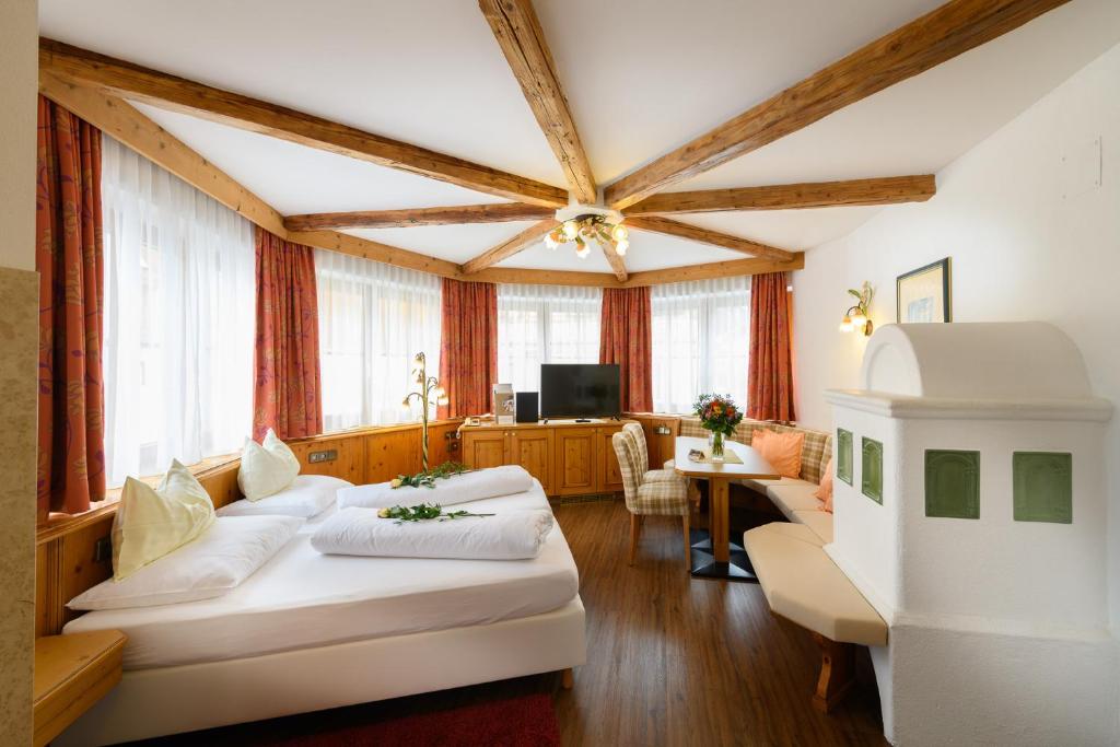 Postel nebo postele na pokoji v ubytování Alpenpark Resort Superior