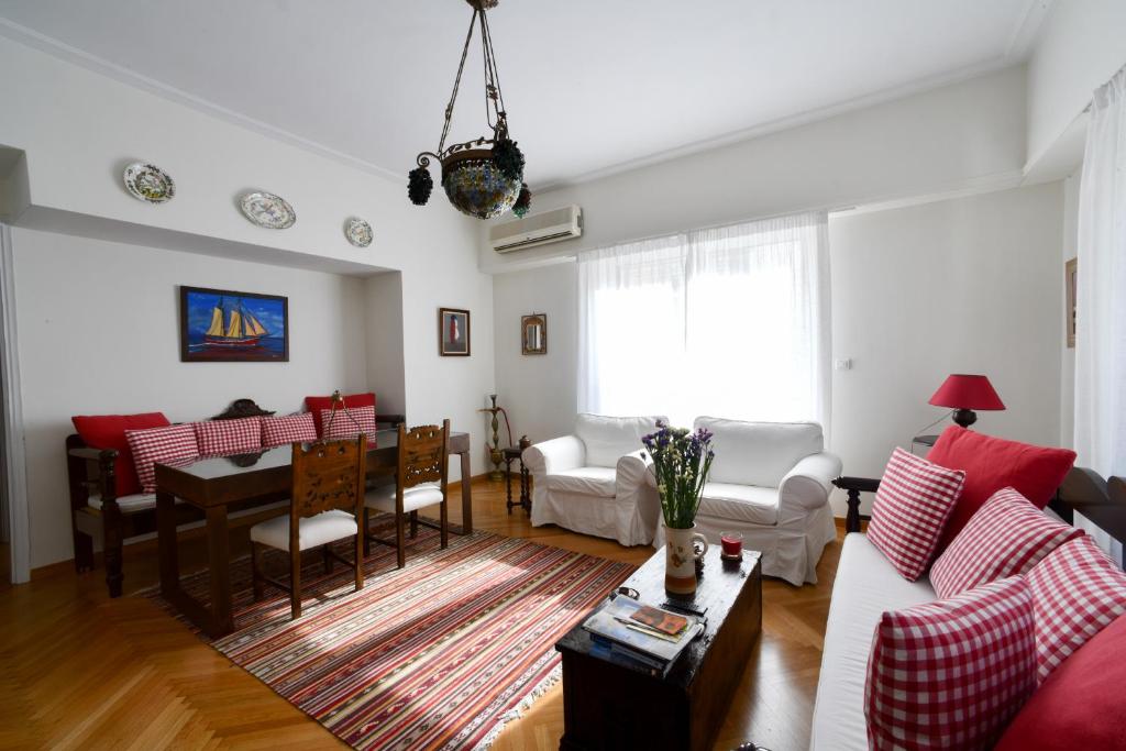 Posedenie v ubytovaní Athens Squared Apartments