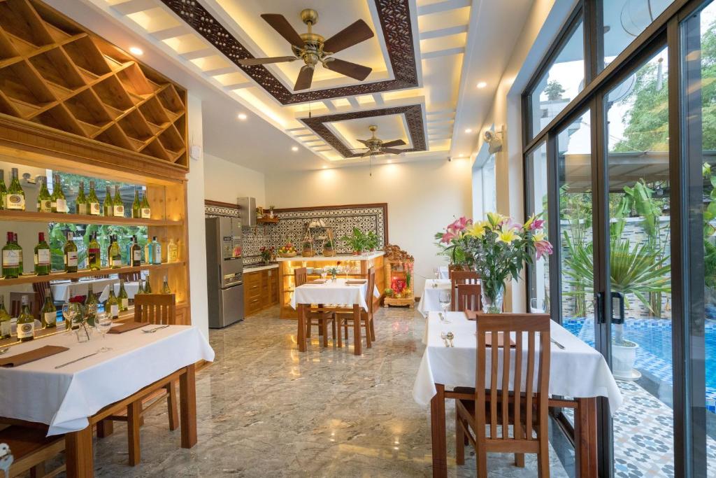 Restaurace v ubytování Hoi An Discovery Villa