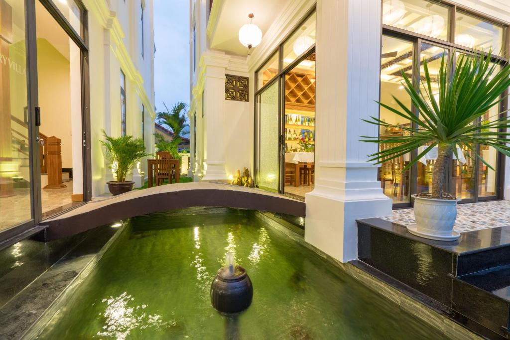 Bazén v ubytování Hoi An Discovery Villa nebo v jeho okolí