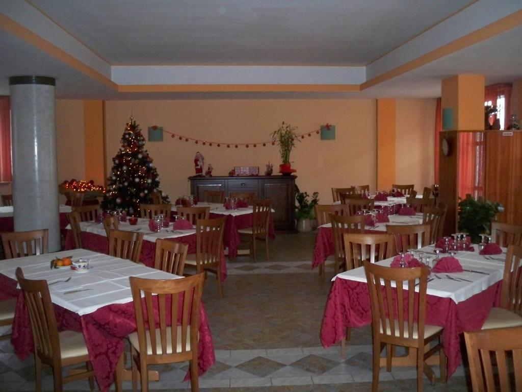 Restauracja lub miejsce do jedzenia w obiekcie Albergo Corradetti