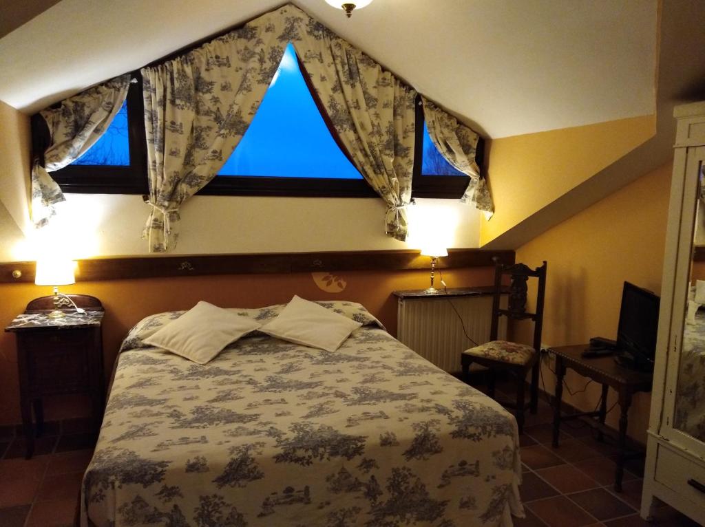 Postel nebo postele na pokoji v ubytování Hotel Rural El Pagadín
