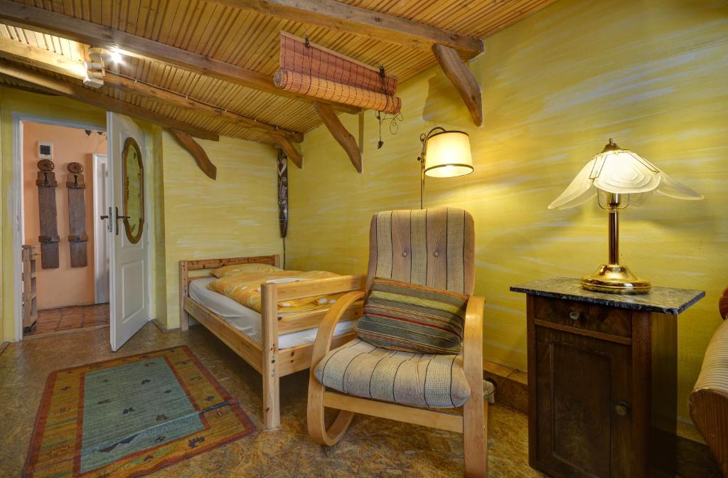 Postel nebo postele na pokoji v ubytování ARTHARMONY Pension & Hostel