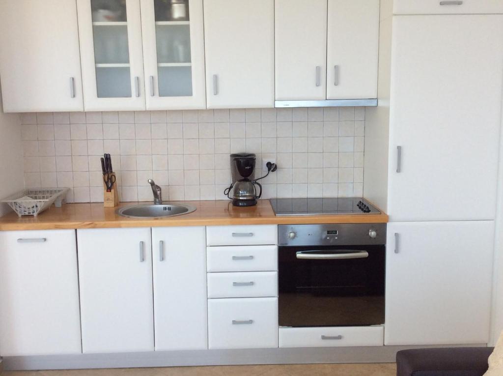 A kitchen or kitchenette at RICHTIGER ORT FÜR EINEN TRAUMURLAUB!