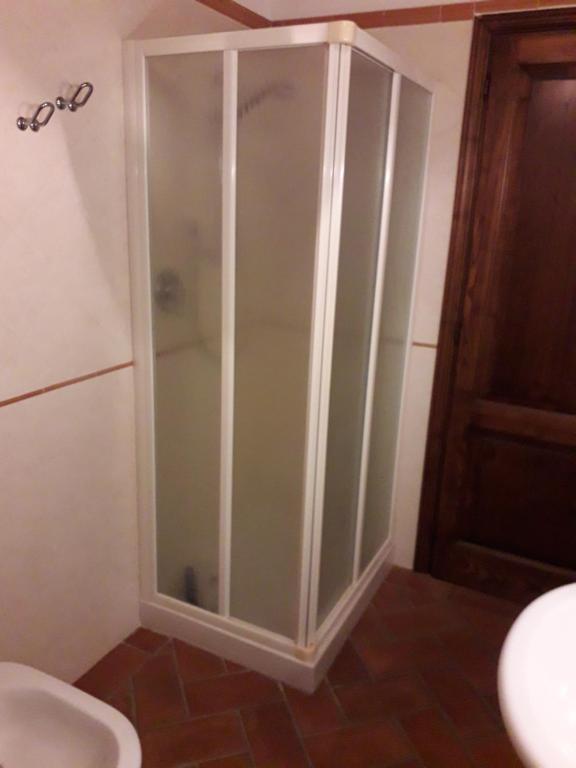 Łazienka w obiekcie Camere Montalbano