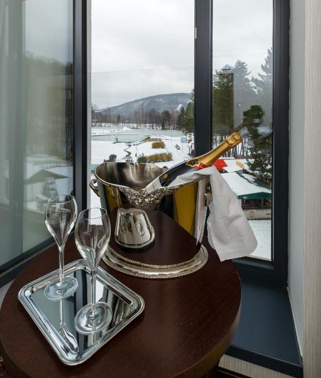 Nespecifikovaný výhled na hory nebo výhled na hory při pohledu z hotelu