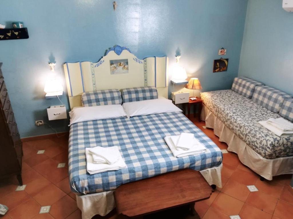 Vittorio Emanuele Rooms di Prinzi - Triple Room With Private Bathroom