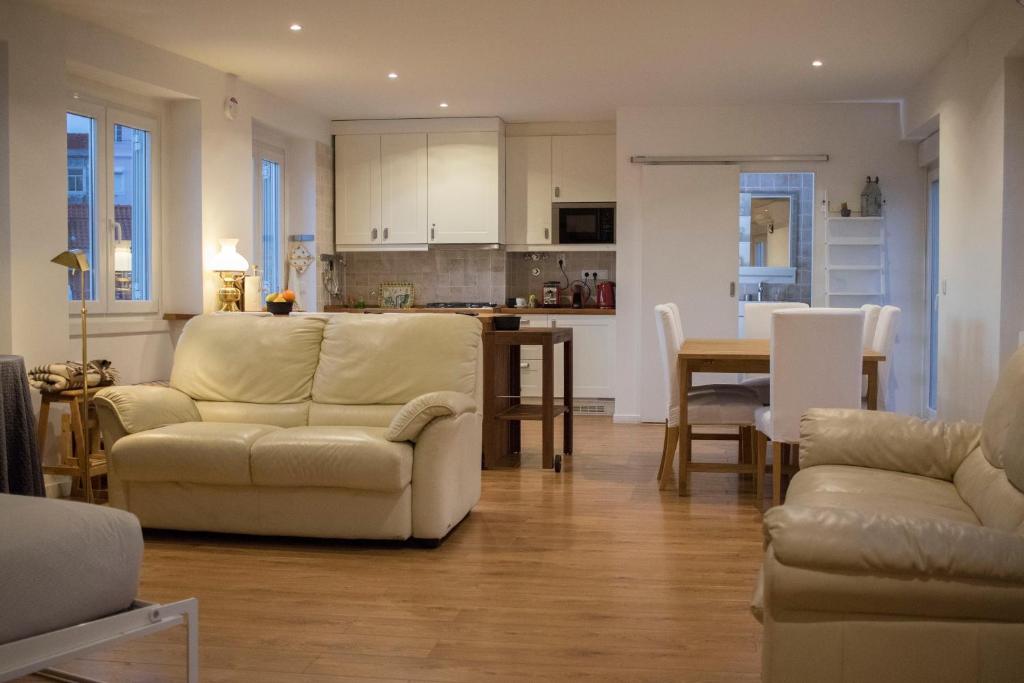 Et opholdsområde på 7ti7 Telhal Studio Apartment