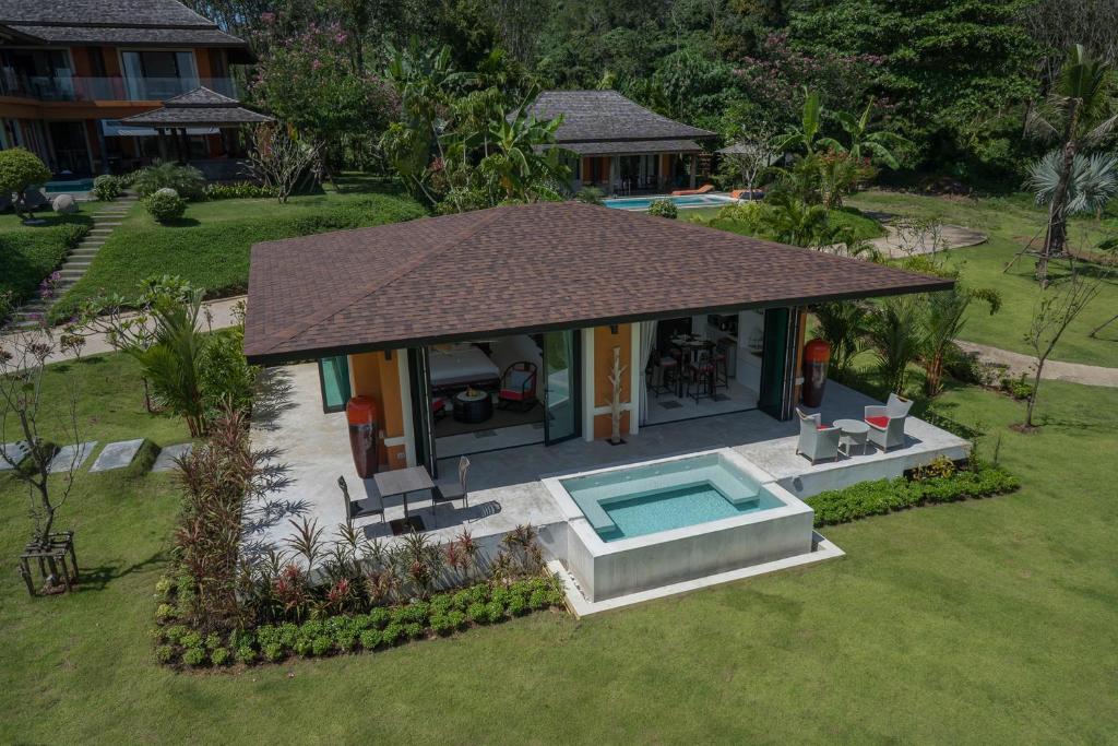 an overhead view of a house with a swimming pool at Bungalow VILLA Rumba in Ko Yao Noi