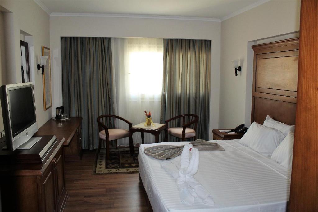 TV a/nebo společenská místnost v ubytování Cleopatra Hotel