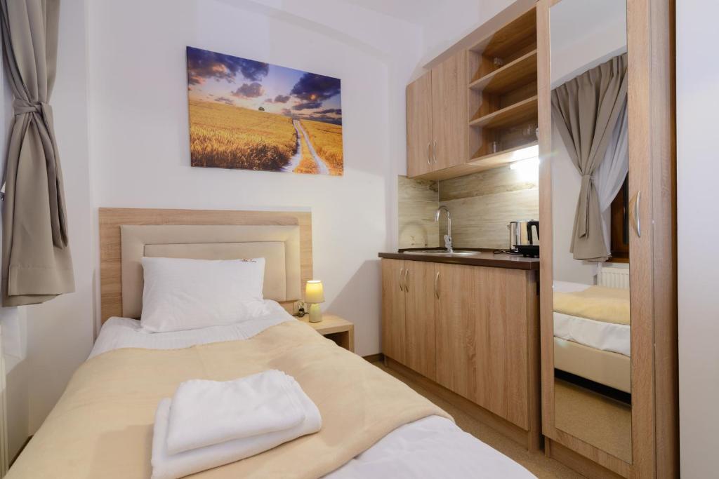 Villa Astra - Apartments & Restaurant - Single Room