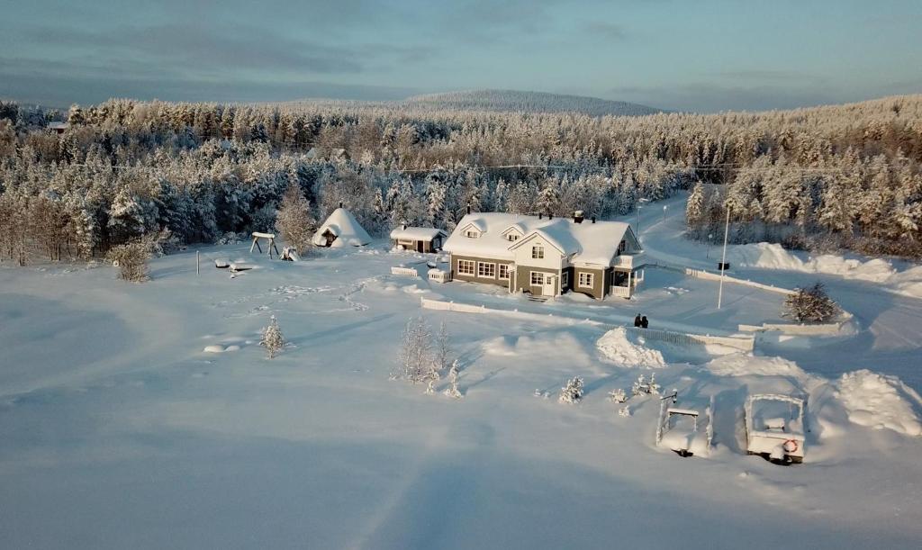 an aerial view of a house in the snow at Miekojärvi Resort in Pello