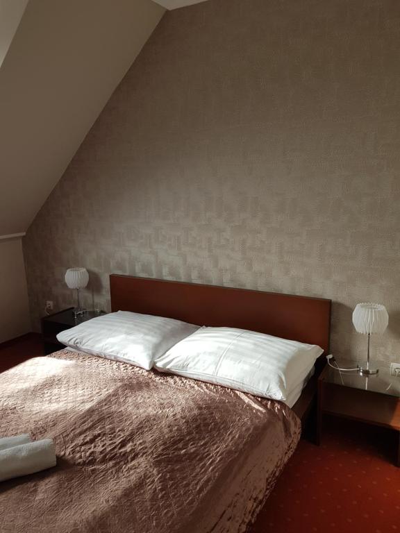 Postel nebo postele na pokoji v ubytování Amaretto Szállás