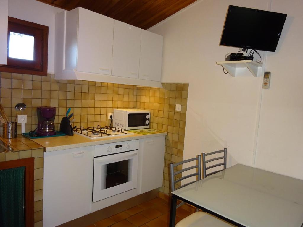 Kuchyň nebo kuchyňský kout v ubytování Camping Mozziconaccio