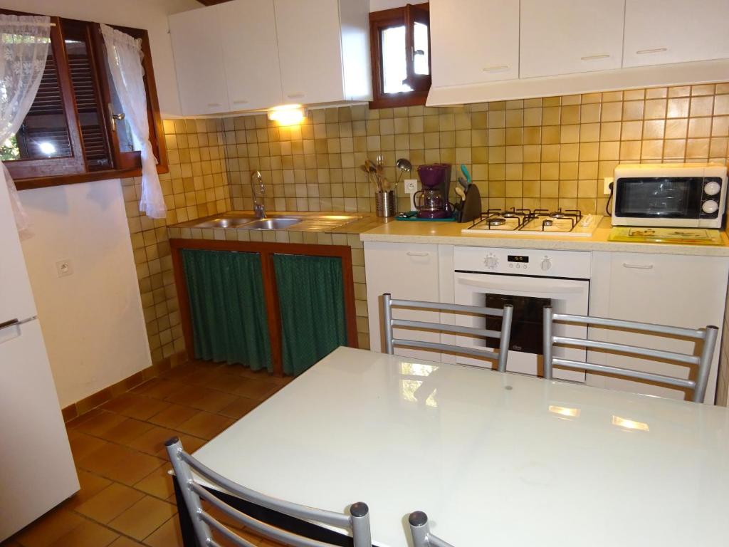 Kuchyň nebo kuchyňský kout v ubytování Camping Mozziconaccio