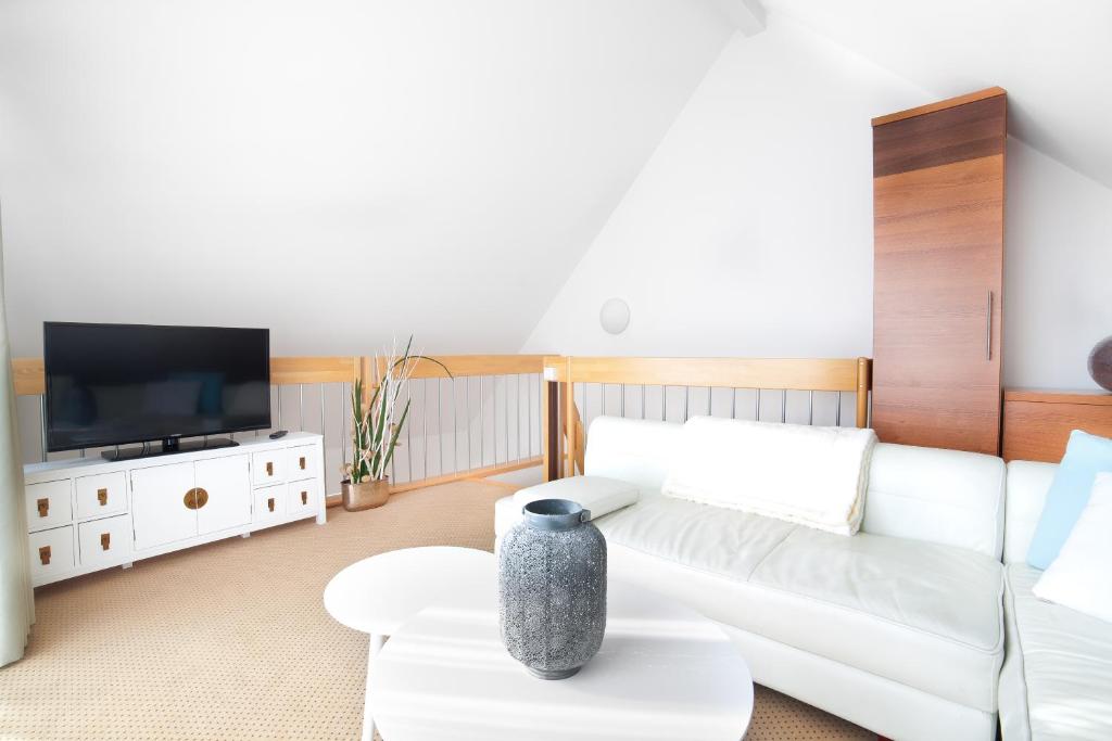 TV a/nebo společenská místnost v ubytování allgovia hotel garni