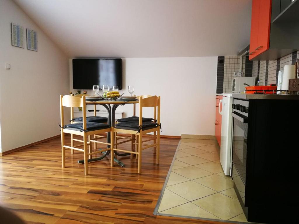Kuchyňa alebo kuchynka v ubytovaní Niko Apartment